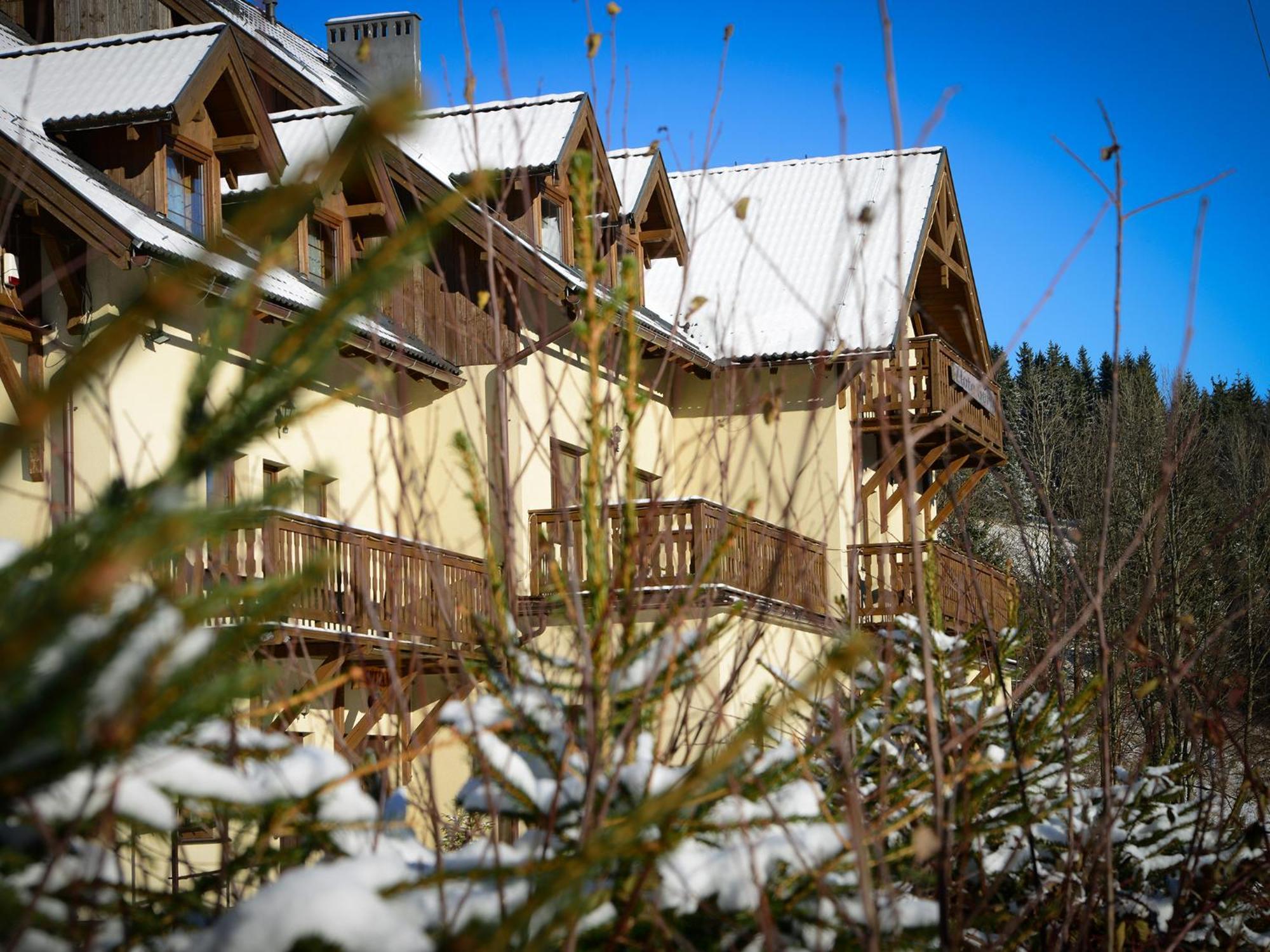 シェンナ Zlote Gory - Czarna Gora Bed & Breakfast エクステリア 写真